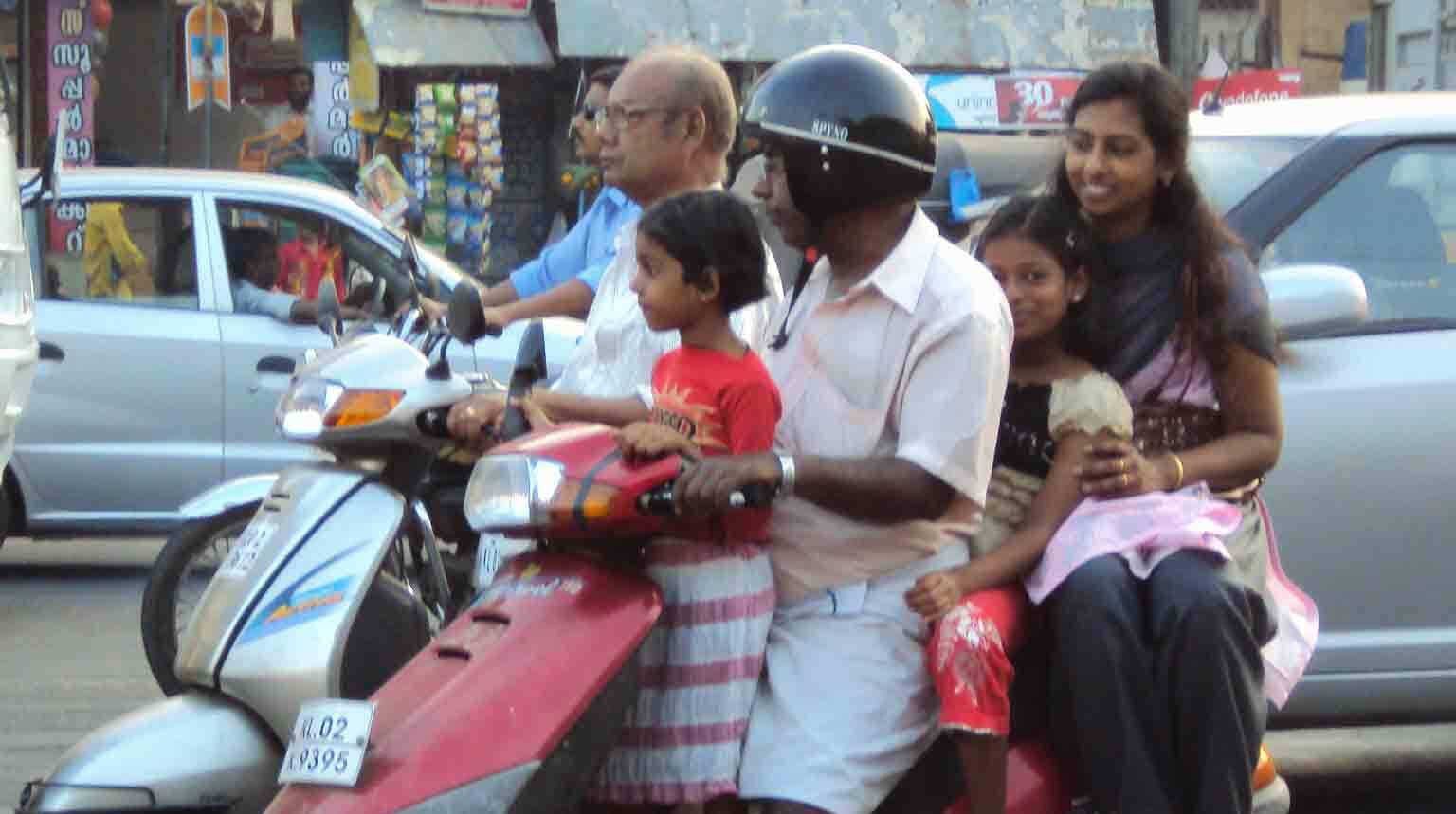 Kollam - Mit Heldenmut durchs Chaos 122 03 Zug2