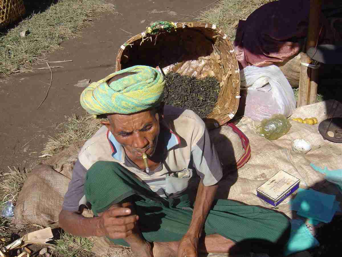 Fahrt nach Kalaw - Verkehrsregeln? Wofür? DSC01429 1200x900