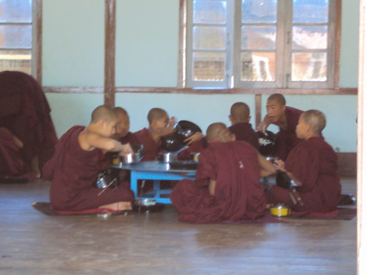 Mönche im Tempel