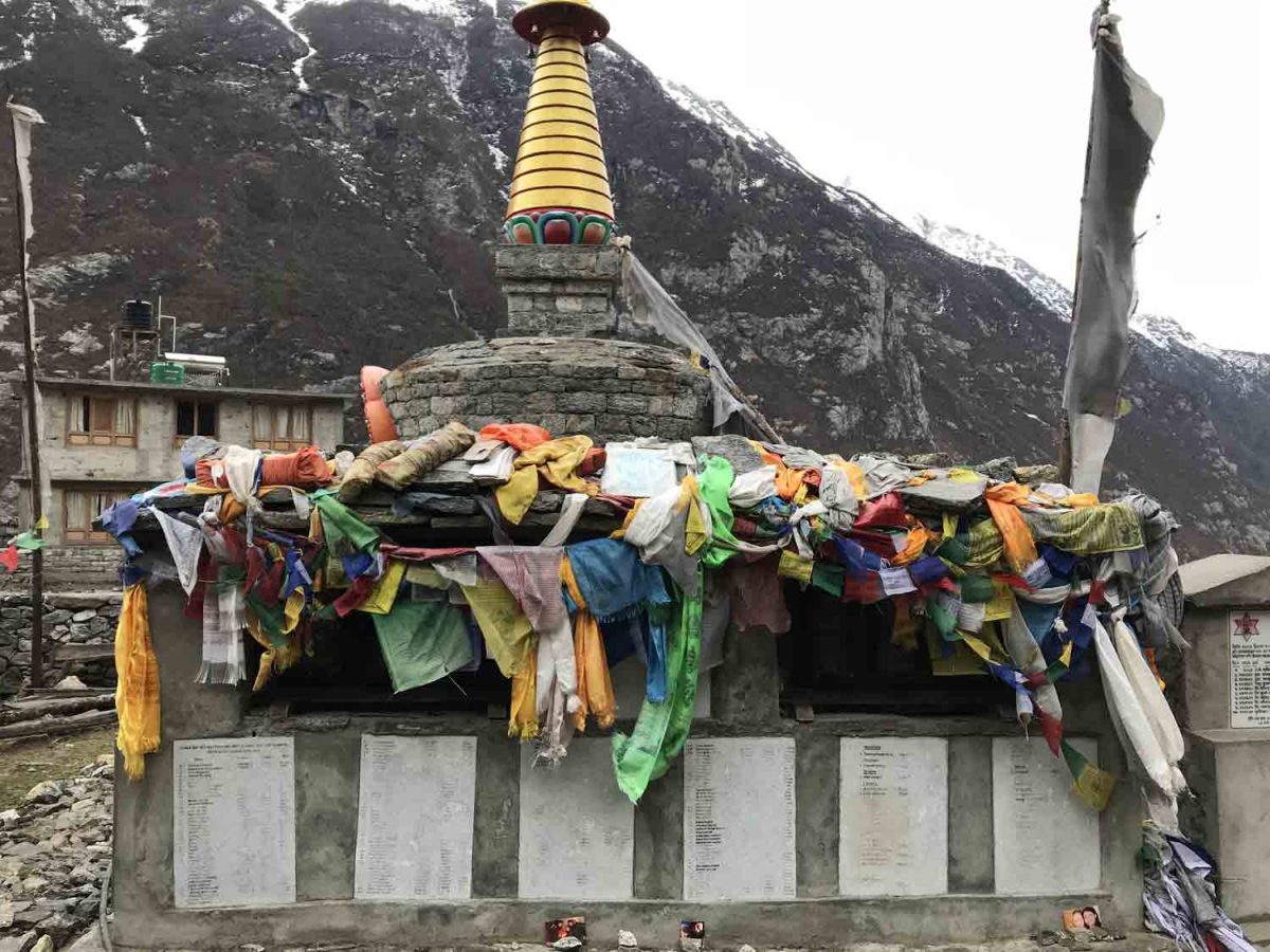 Langtang Trek Tag 6 - Gedenkstätte für die Toten Nepal 262 26 1200x900