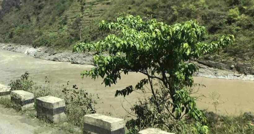 Von Kathmandu nach Pokhara - Der Prithvi Highway Image342 Zug