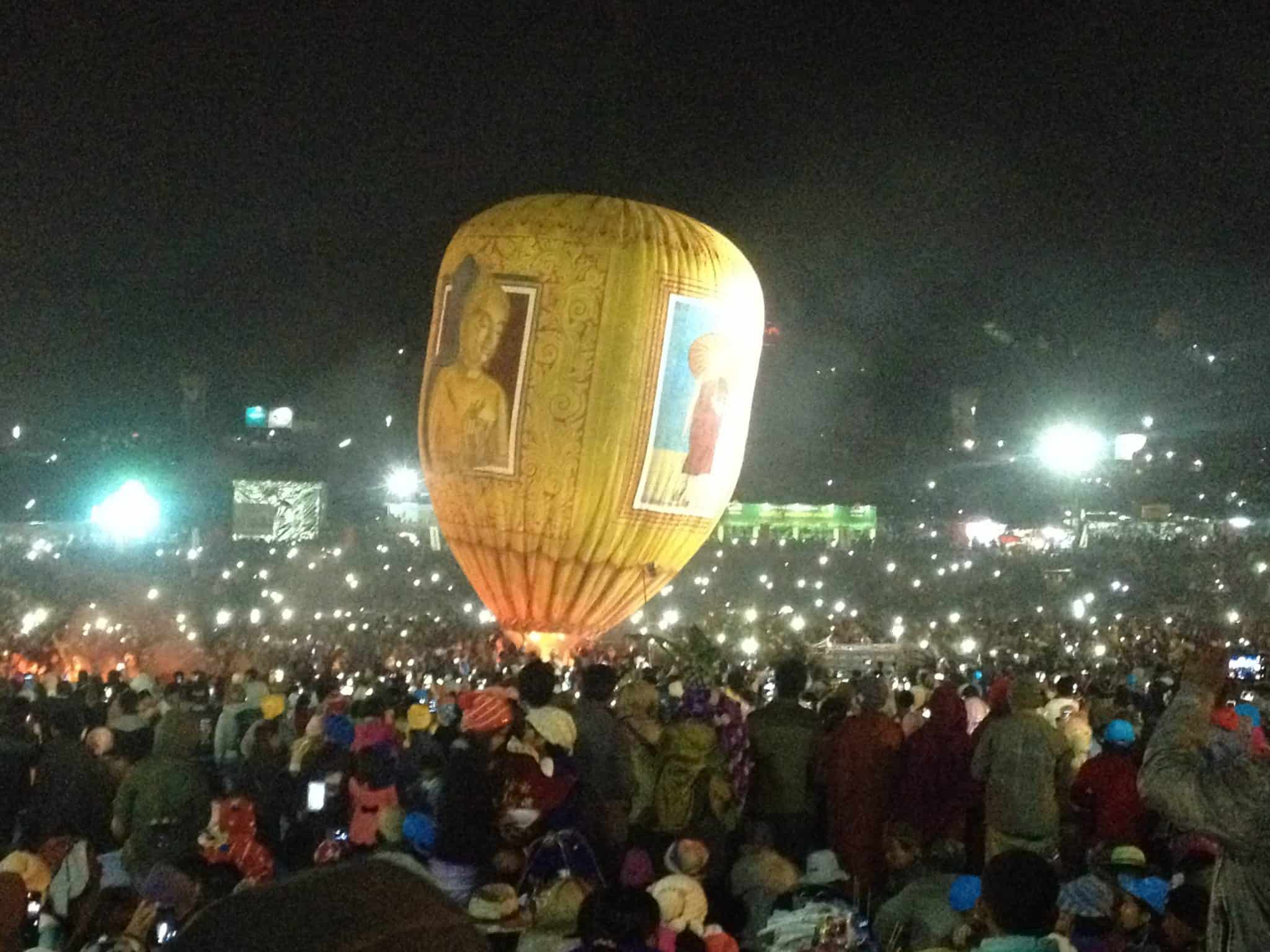 Backpacking in Myanmar - Ballonfestival in Taunggy