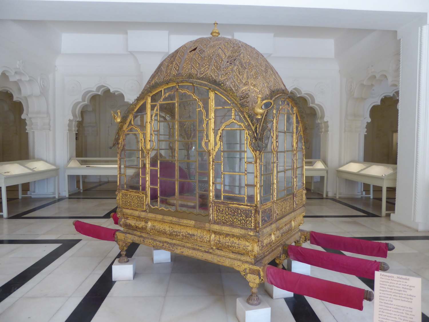 Sedan chair made of gold