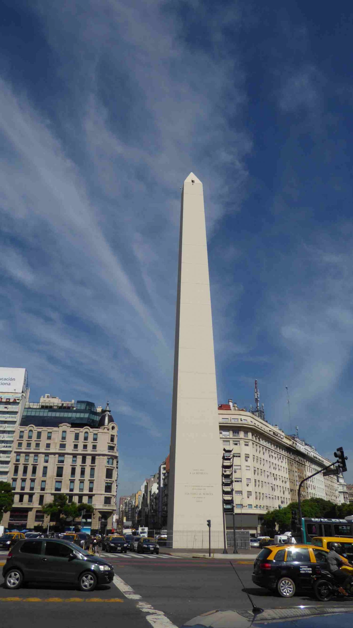 Obelisk in the midst of Avenida 9 de Julio