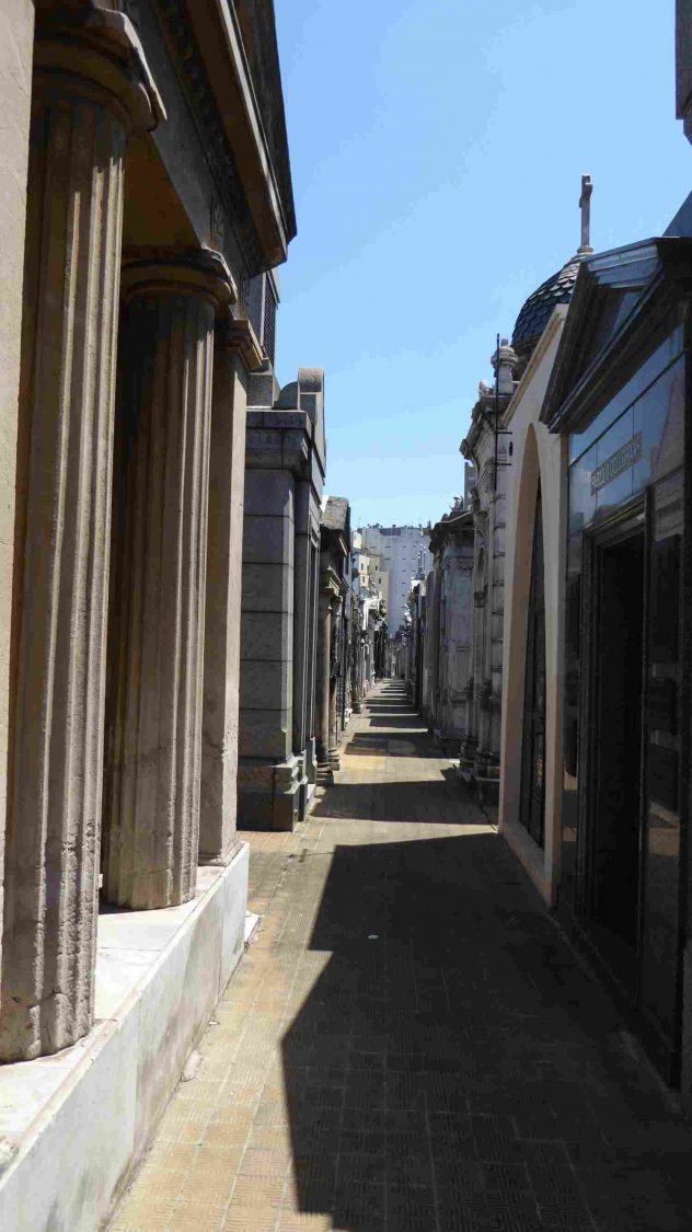 Alley allong the tombs