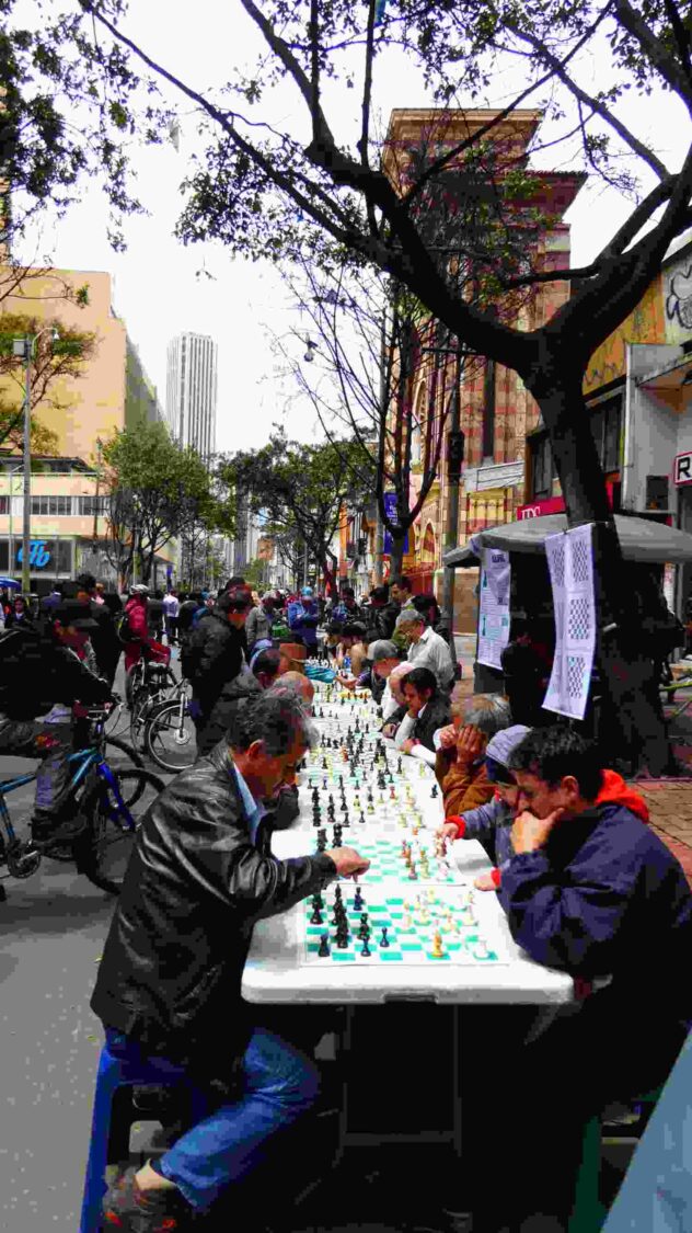 Chess players in Bogota
