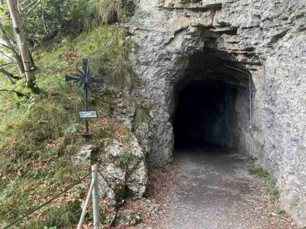 Dark entrance into tunnel