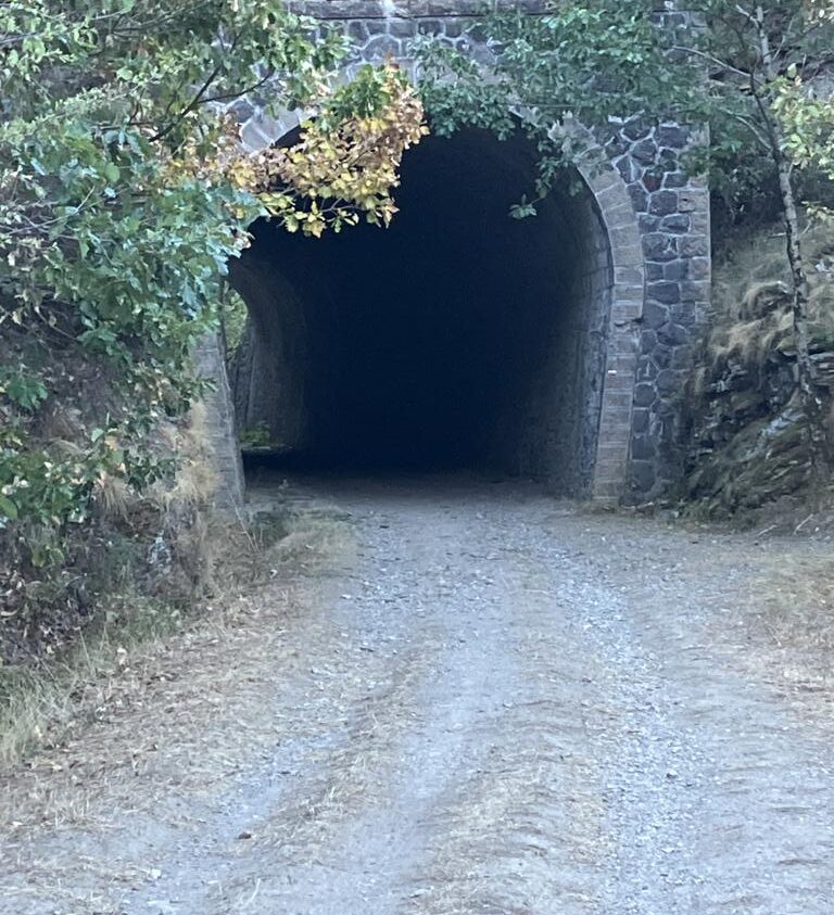 Der Stevensonweg – Tunnels und alte Geleise